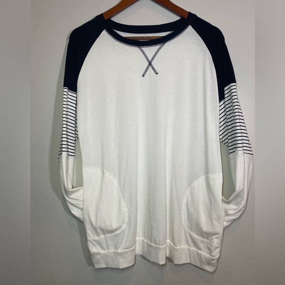 Loose fit pullover sweatshirt NWOT - Picture 3 of 8